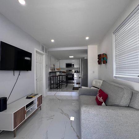 Charming Two Bedroom Apartment. マイアミ エクステリア 写真