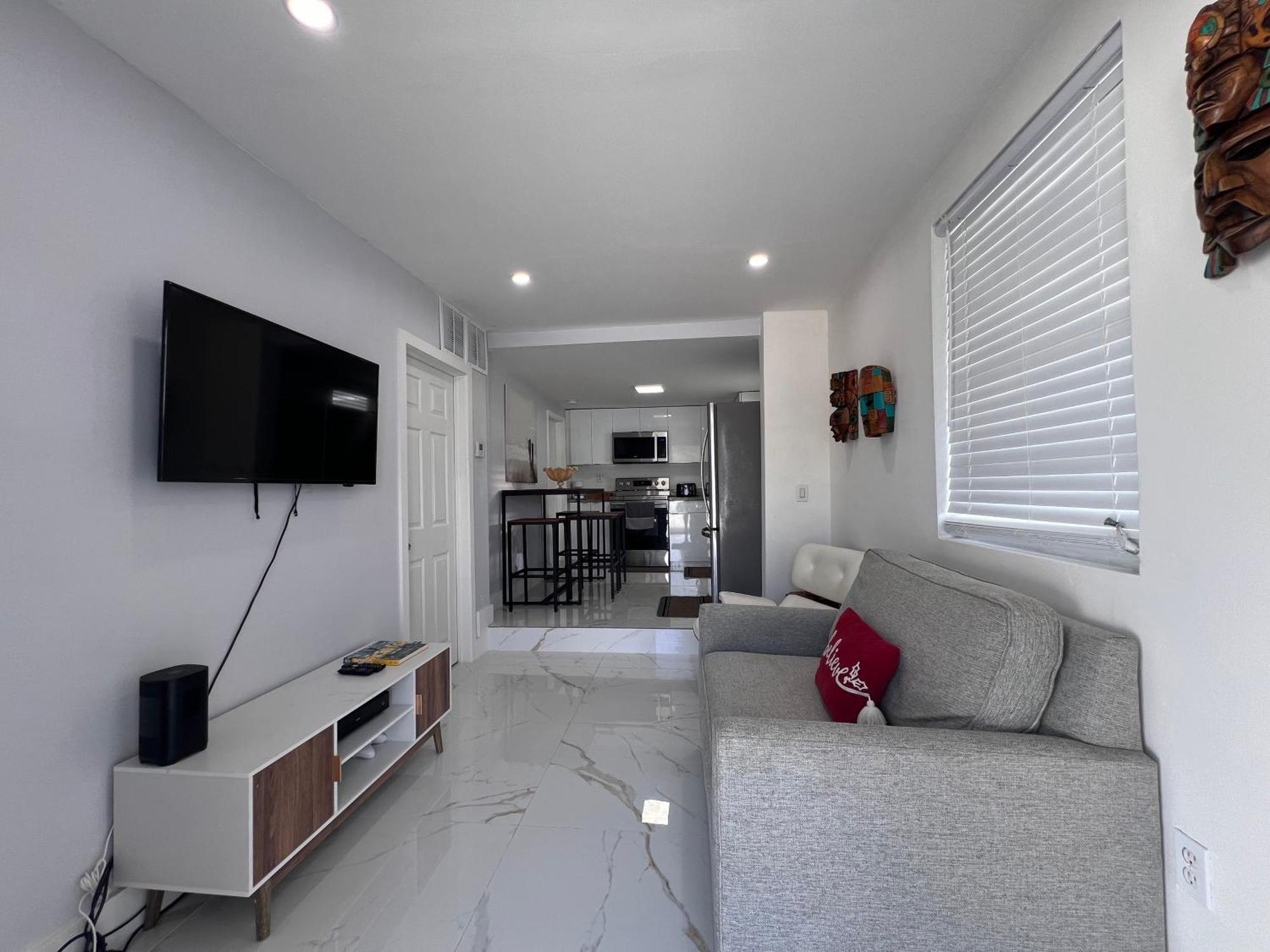Charming Two Bedroom Apartment. マイアミ エクステリア 写真
