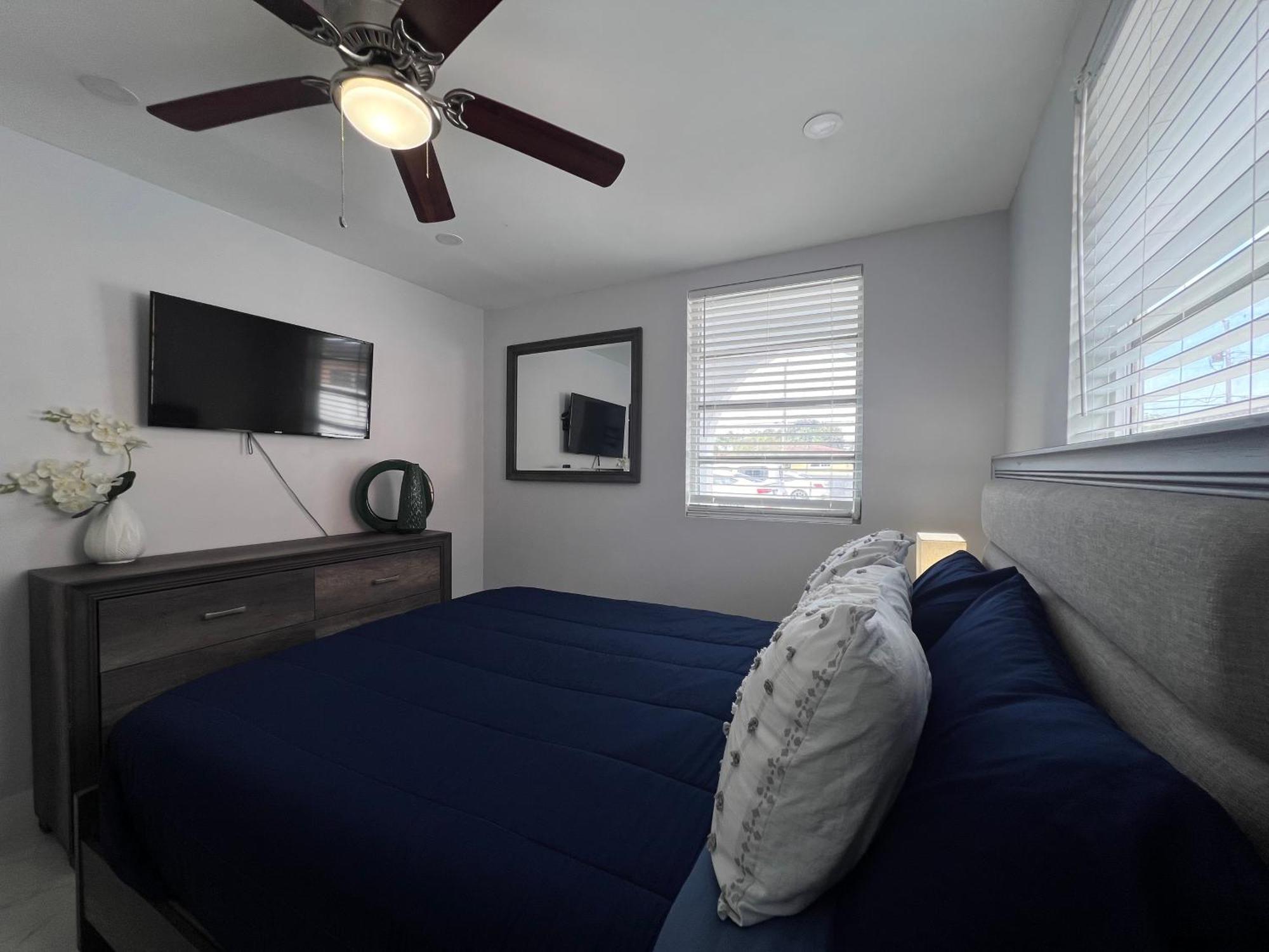 Charming Two Bedroom Apartment. マイアミ エクステリア 写真