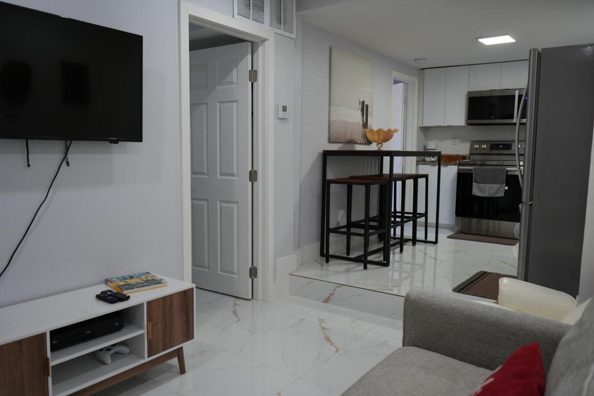 Charming Two Bedroom Apartment. マイアミ エクステリア 写真