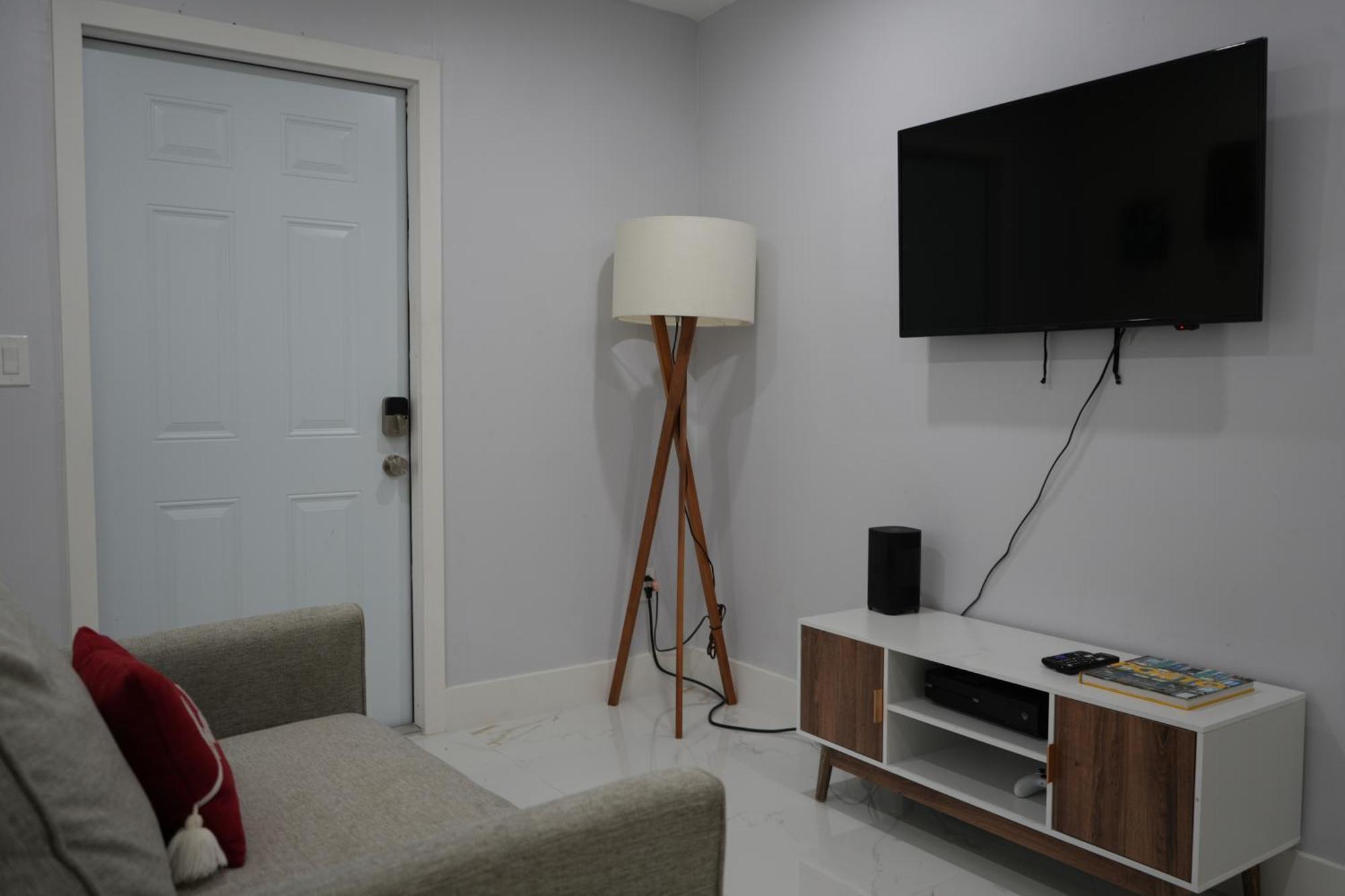 Charming Two Bedroom Apartment. マイアミ エクステリア 写真