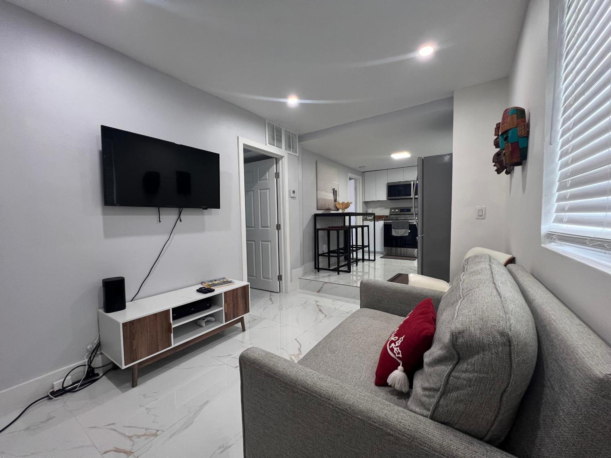 Charming Two Bedroom Apartment. マイアミ エクステリア 写真