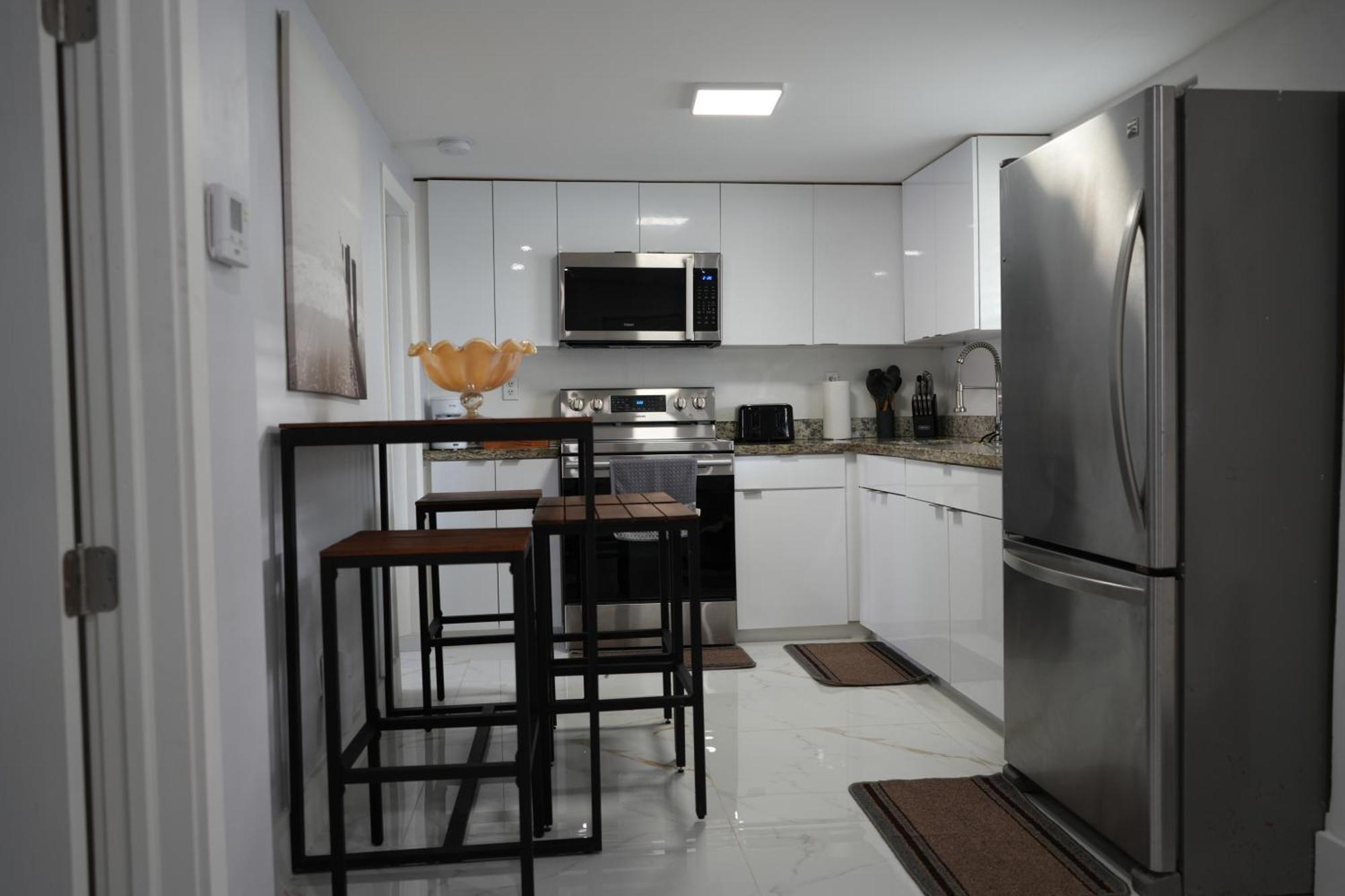 Charming Two Bedroom Apartment. マイアミ エクステリア 写真