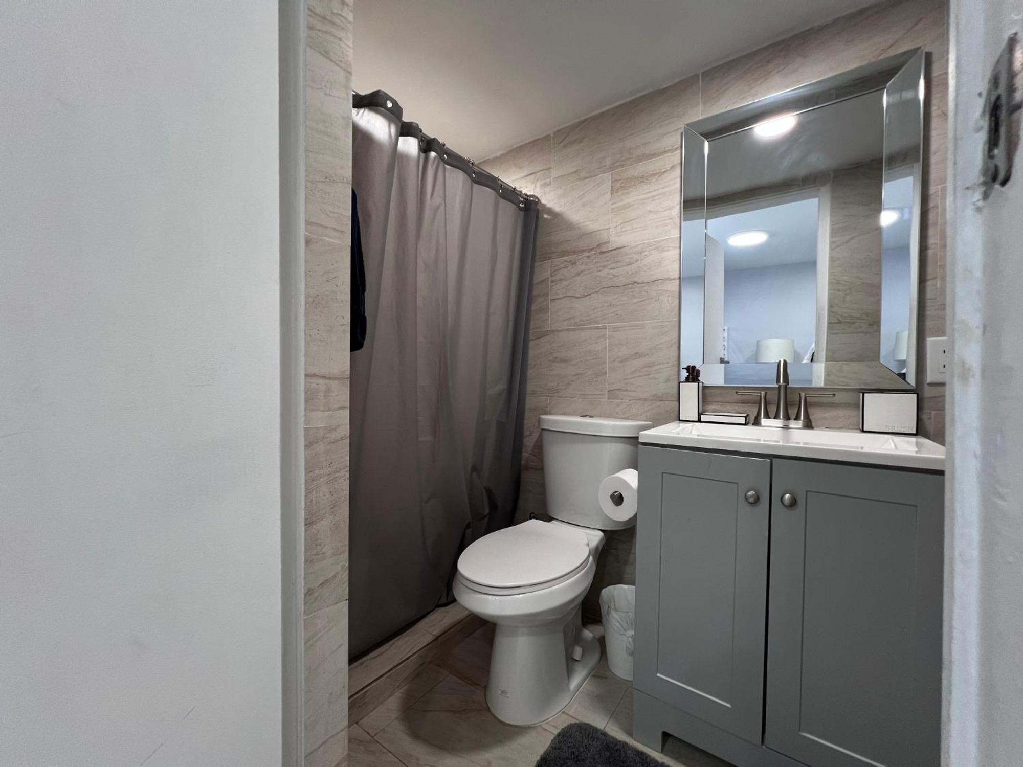 Charming Two Bedroom Apartment. マイアミ エクステリア 写真