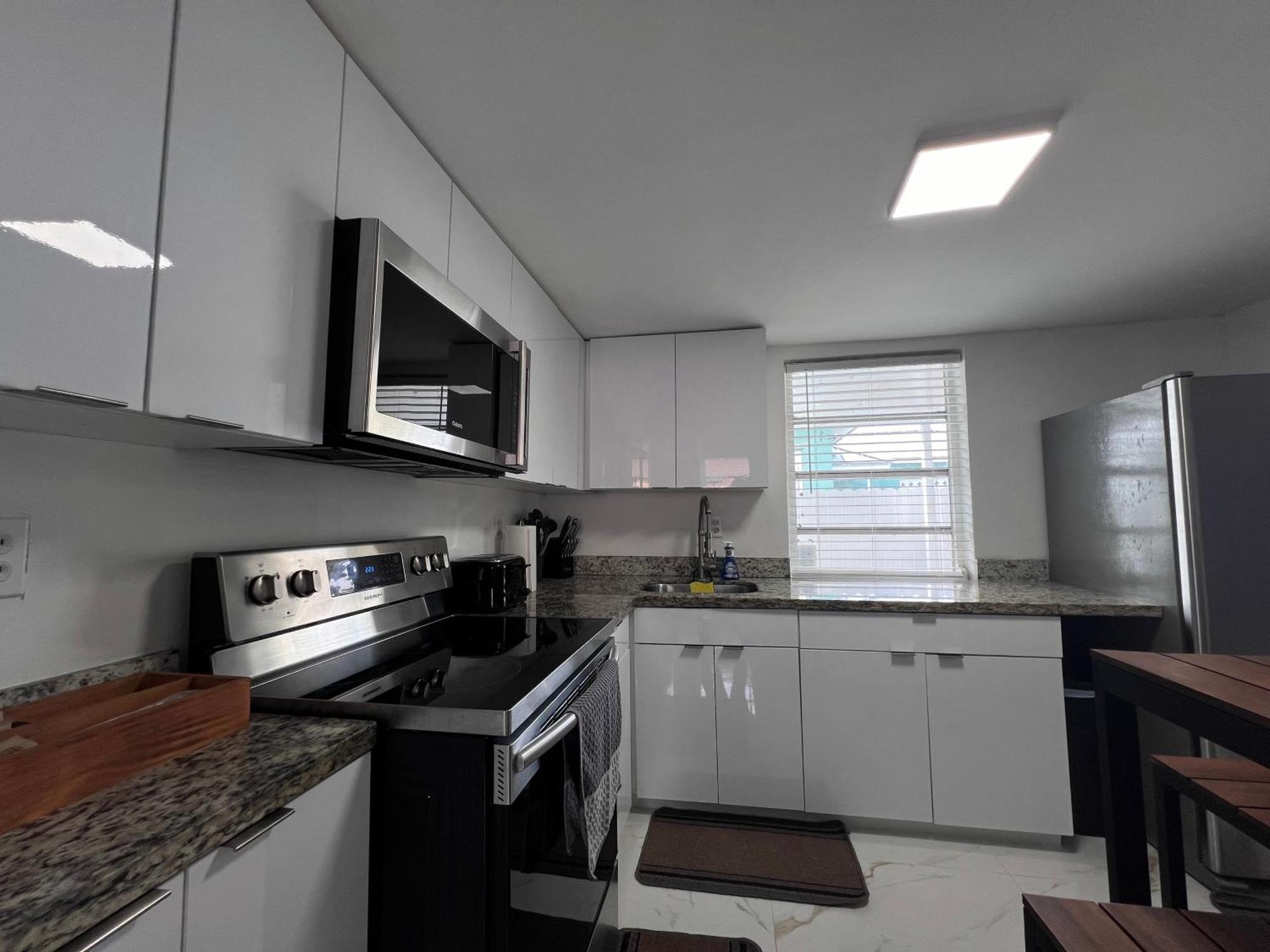 Charming Two Bedroom Apartment. マイアミ エクステリア 写真